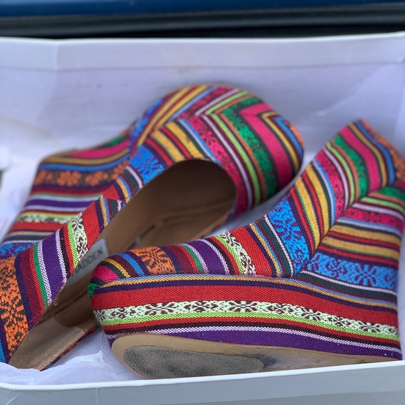 Steve Madden Pammy Bright Aztec Print - Picture 3 of 3